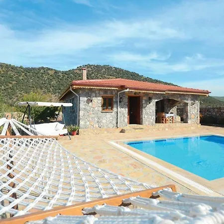 Kinali Sleeps 4 Air Con Wifi Villa *